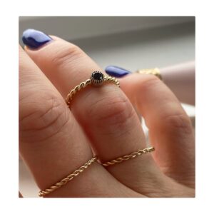 Pierścionek LUNA z czarnym brylantem – złoto 585