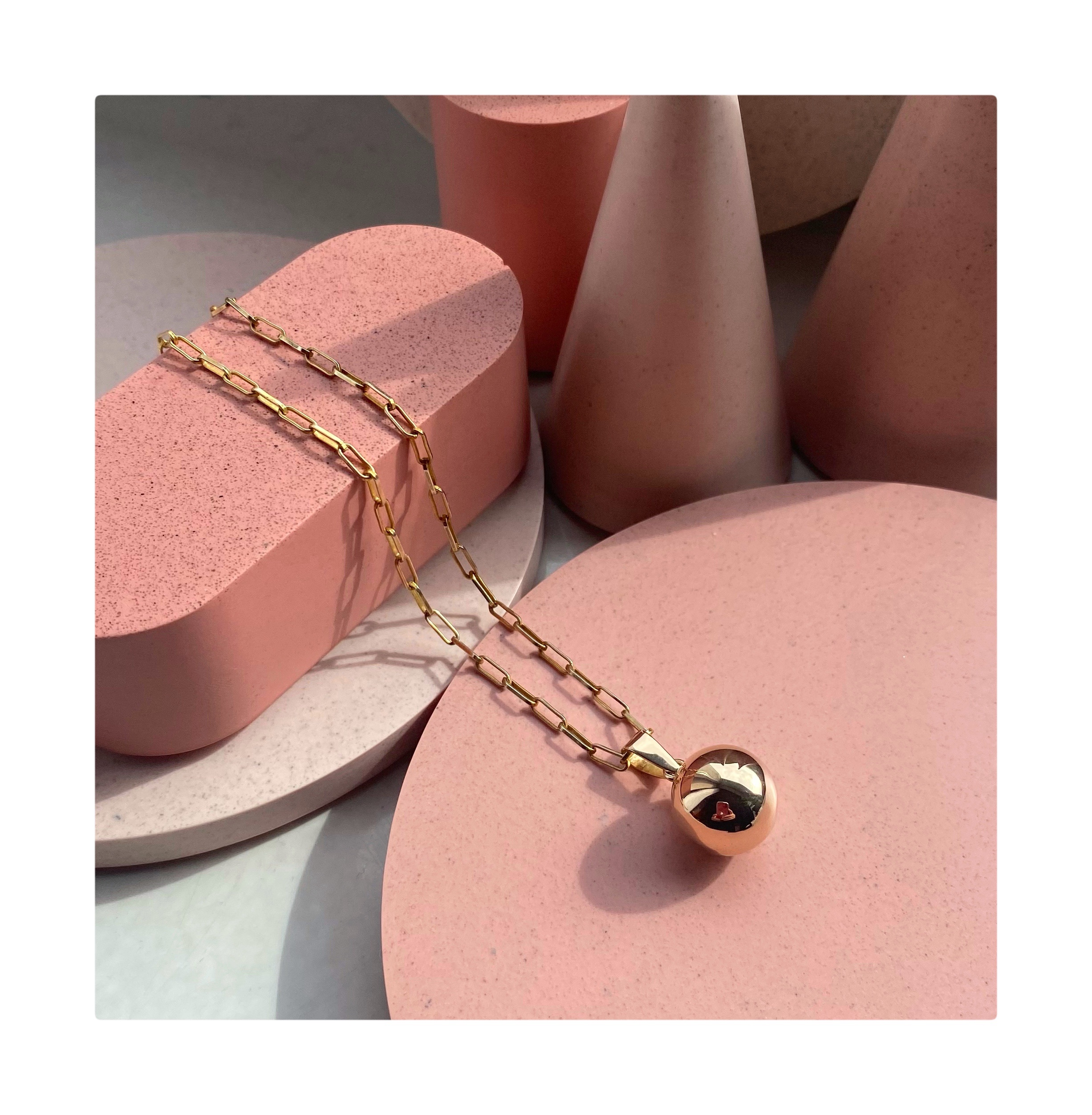 Ręcznie wykonana złota zawieszka BELLE - obrazek 2