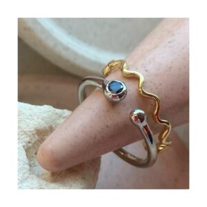 Minimalistyczny pierścionek AURA z czarnym brylantem