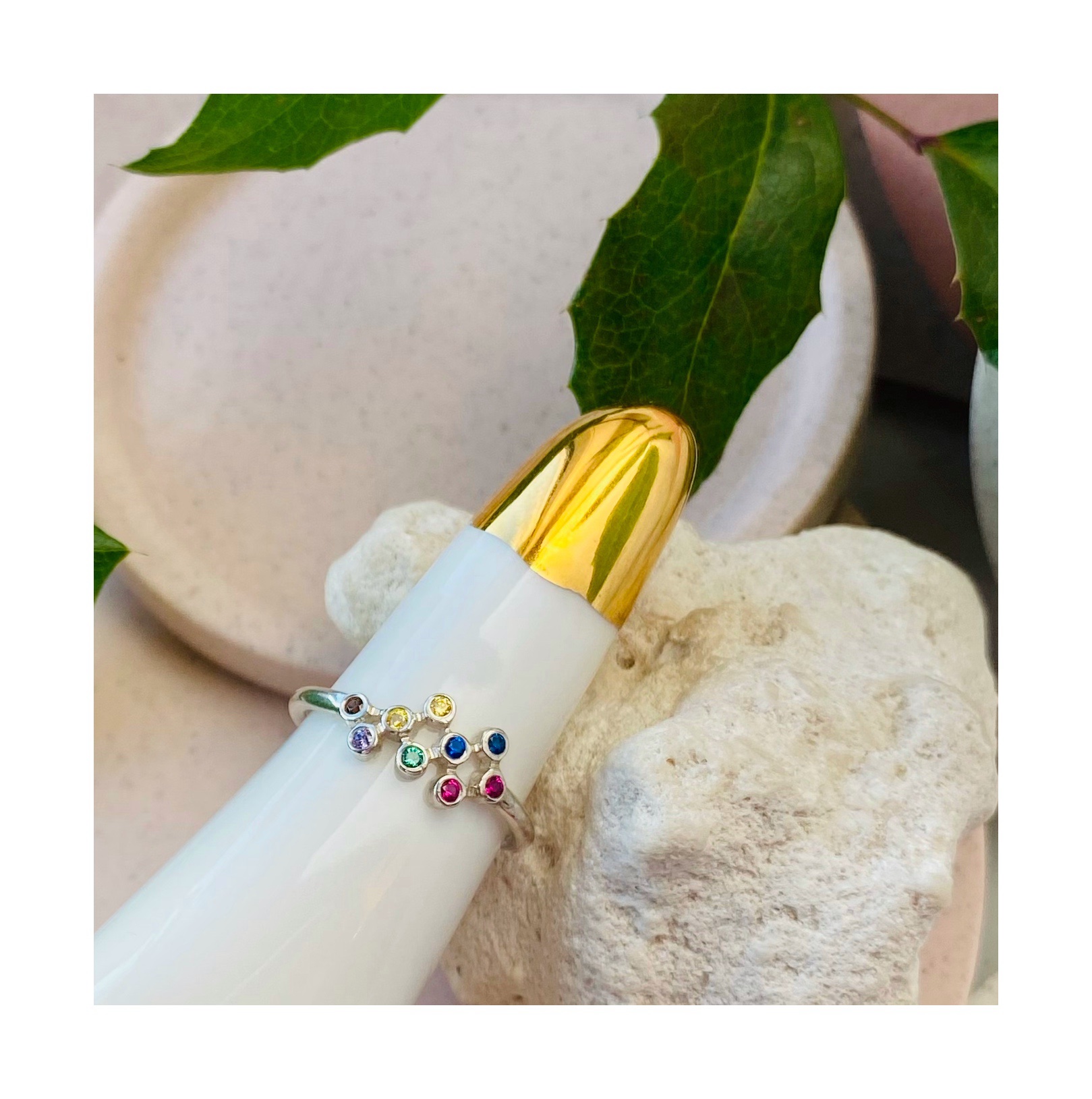 Srebrny pierścionek z kolorowymi cyrkoniami Rainbow Dots 01 - obrazek 4