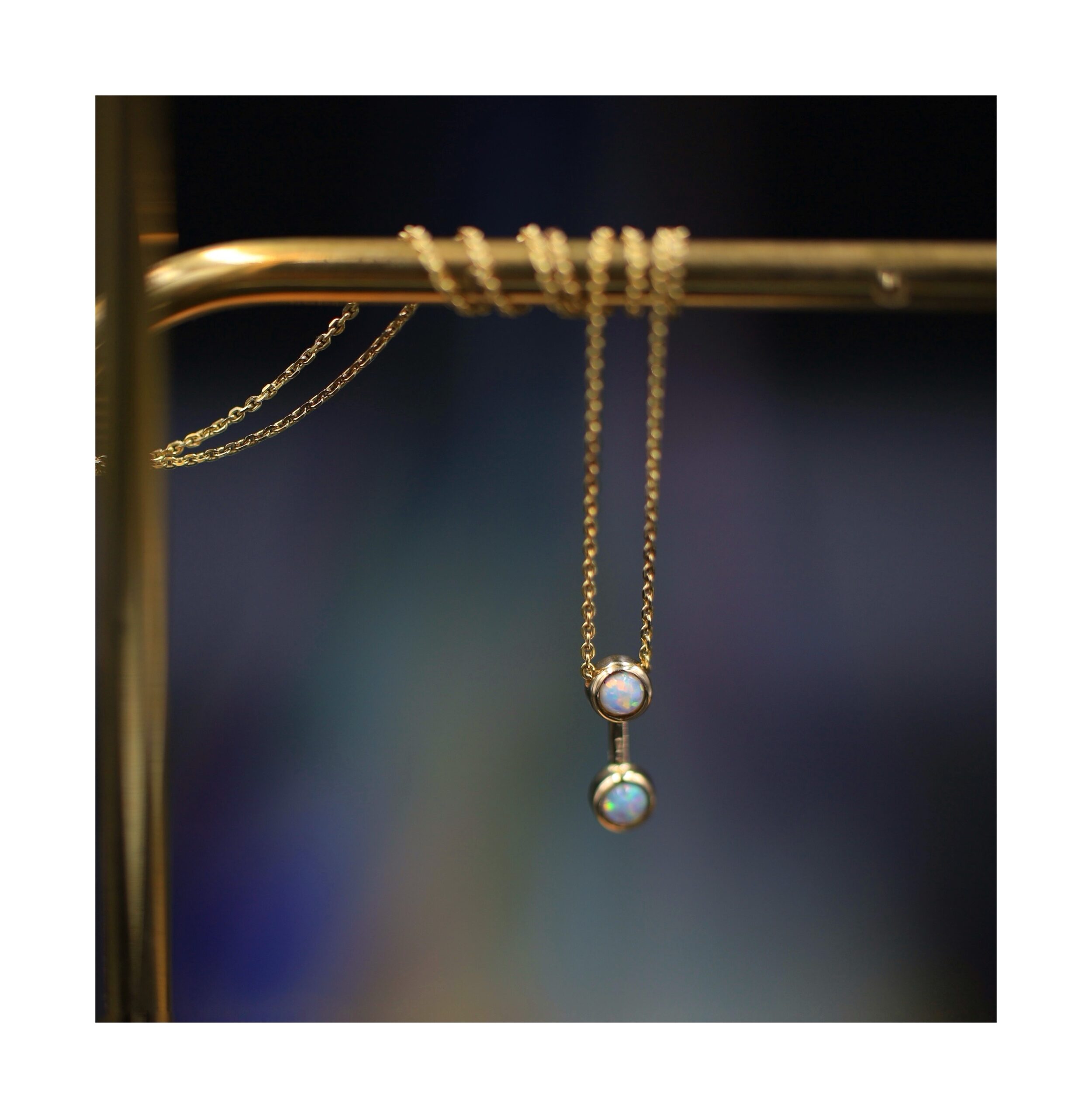 Złoty naszyjnik z opalem - obrazek 3