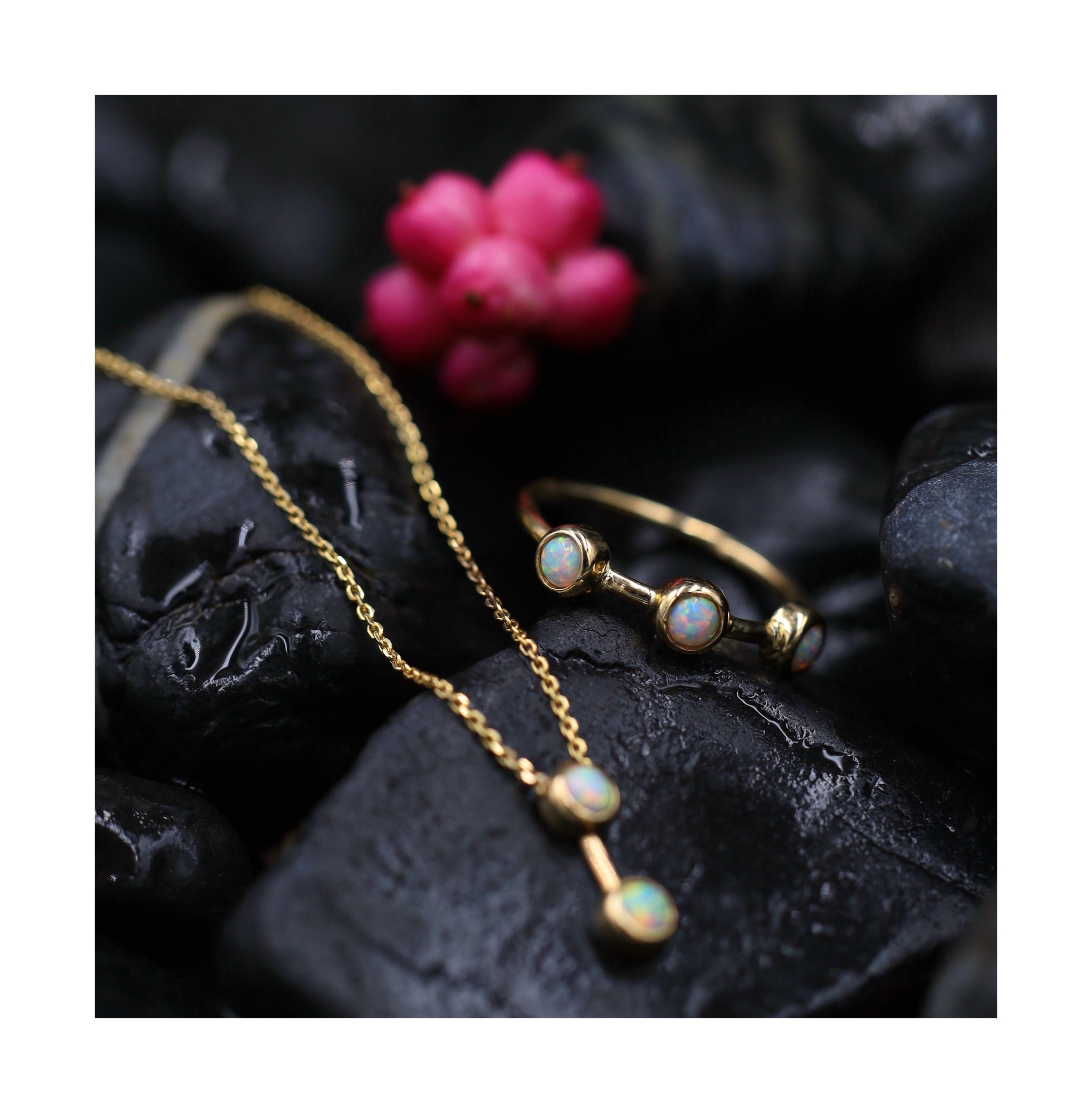 Złoty naszyjnik z opalem - obrazek 4