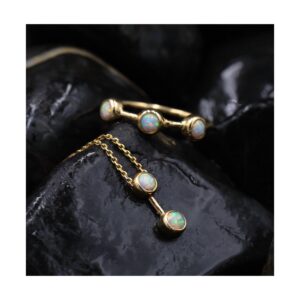 Złoty naszyjnik z opalem