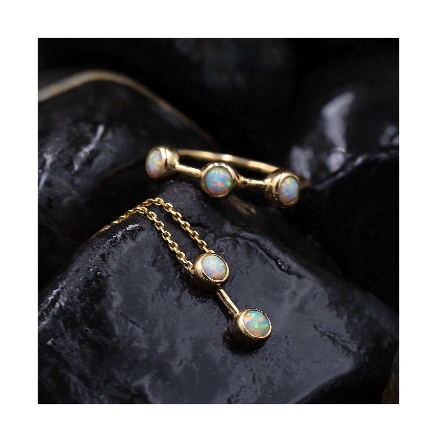 Złoty naszyjnik z opalem - obrazek 2