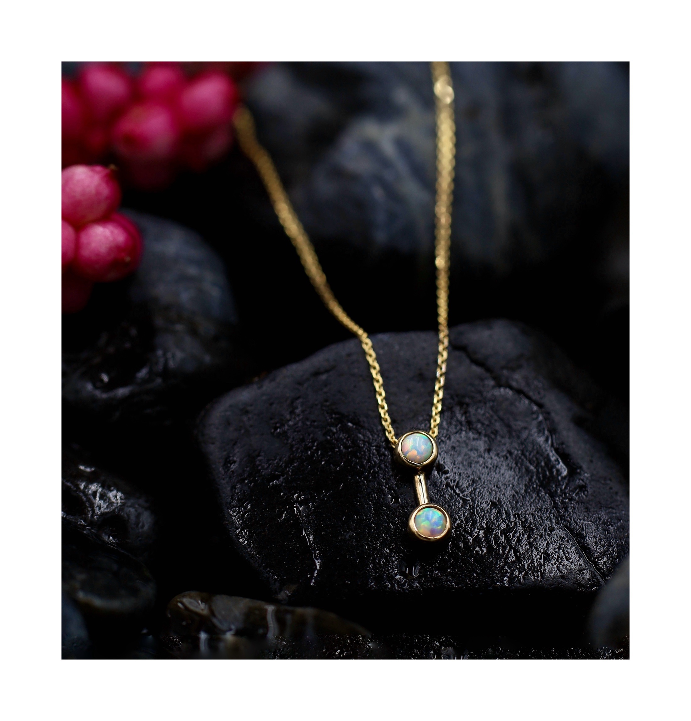 Złoty naszyjnik z opalem