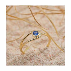 ISLA – złoty pierścionek z topazem london blue | Ręcznie wykonany, minimalistyczny