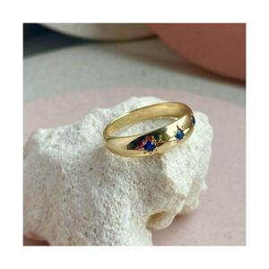 Blue Stars – złoty pierścionek- obrączka z trzema szafirami z motywem gwiazdek